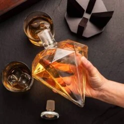 Carafe En Forme De Diamant